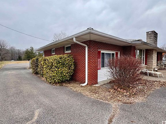 3rd image of 1549 Husbands Rd