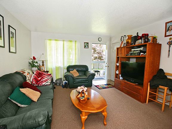 3rd image of 19023 Harris Ave NE