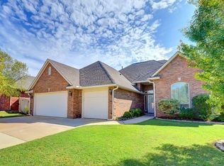 3208 Summit Bnd, Norman, OK 73071
