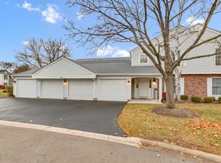 23 Glencoe Ct APT 202-B, Naperville, IL 60565