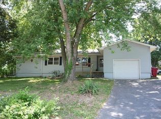 4 Hillside Dr, Nixa, MO 65714