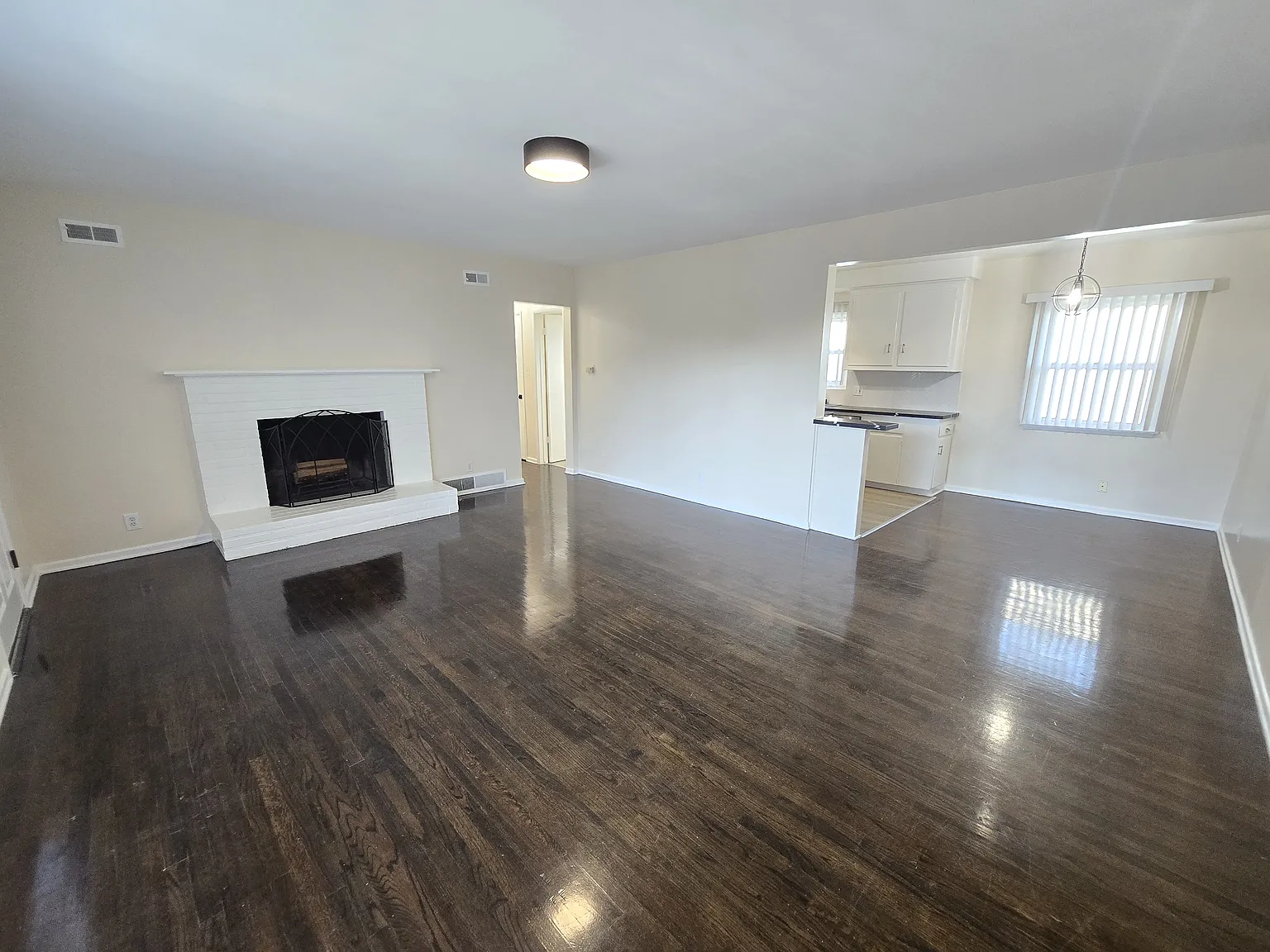 2 bed, 900 sqft, $3,500 — Photo 1