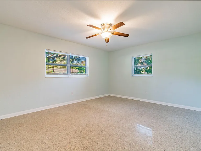 677 Oakwood Dr — Photo 8