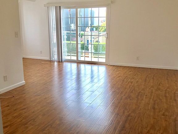 3rd image of 1010 N Crescent Heights Blvd APT 6