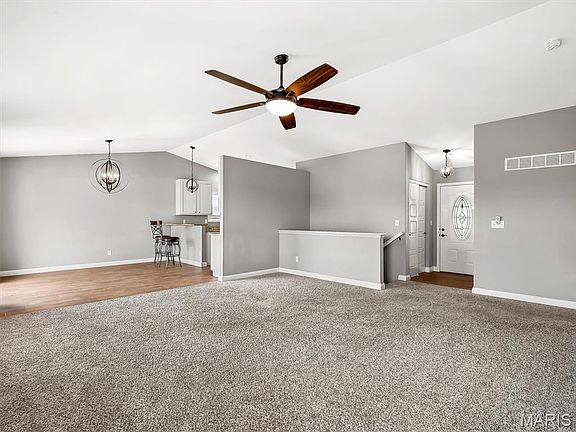 4th image of 408 Split Rail Dr
