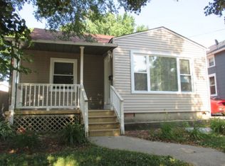 689 N Lincoln Ave, Aurora, IL 60505