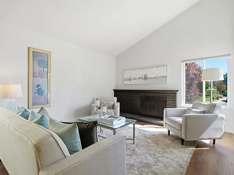 4350 Columbine Dr — Photo 6
