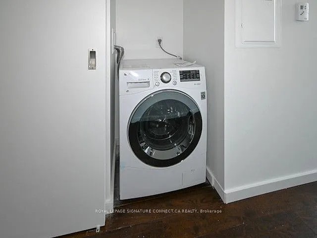21 Lawren Harris Sq #910 — Photo 9
