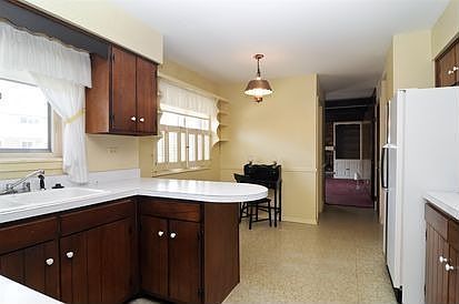 4th image of 727 N Bon Aire Dr