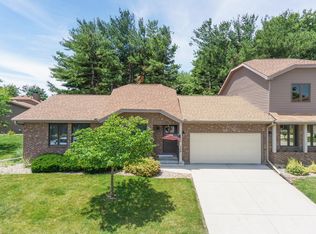 149 Manor Cir, Bloomington, IL 61704