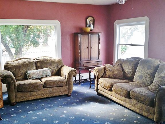 404 3rd St living rm 2