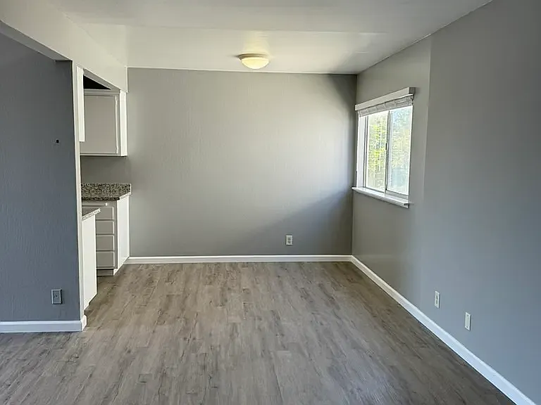 1534 4th Ave #6 — Photo 4