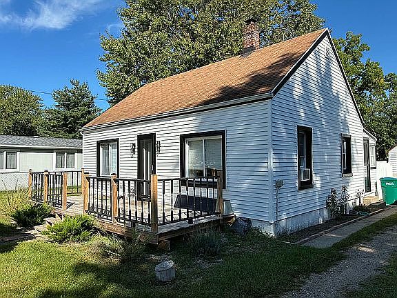 2nd image of 134 W Willow St