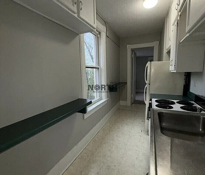 303 6th Ave W #4 — Photo 9