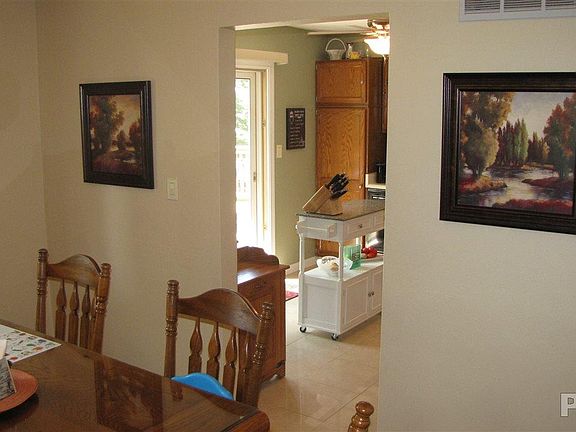 5th image of 210 Whispering Oaks Dr