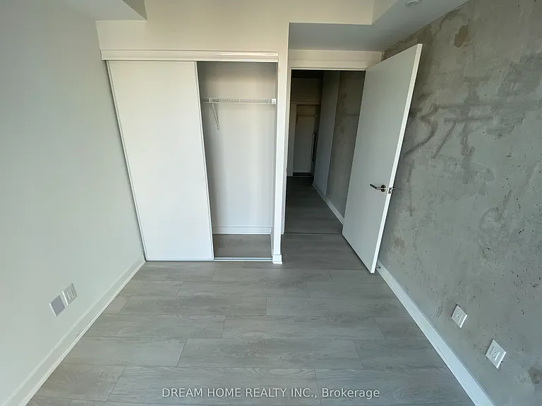 47 Mutual St #807 — Photo 9
