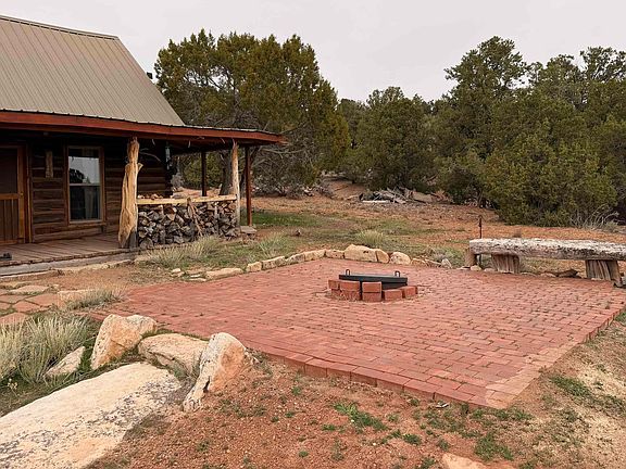3rd image of 19 S Trail Canyon Dr