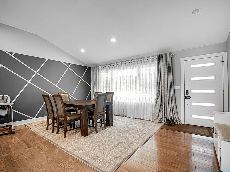10324 S 81st Ave — Photo 5