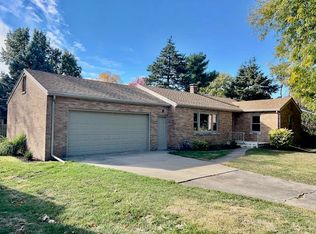 1011 Monroe Dr, Bloomington, IL 61701