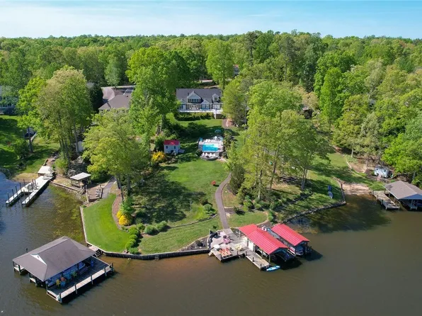 20149 Oak River Ct, South Chesterfield, VA 23803