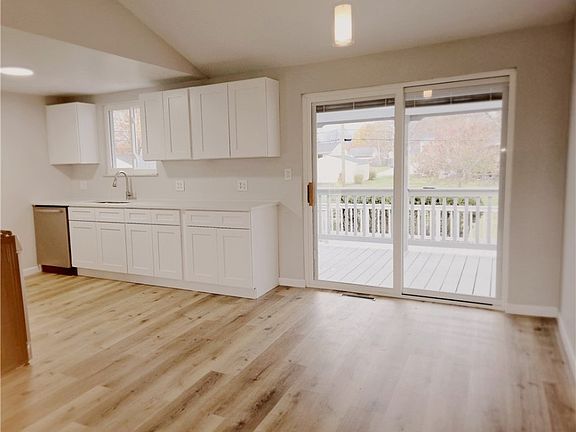 5th image of 216 Erieview Dr