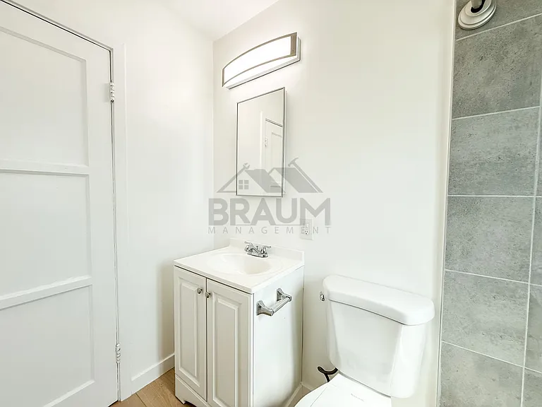 15550 Vanowen St — Photo 25