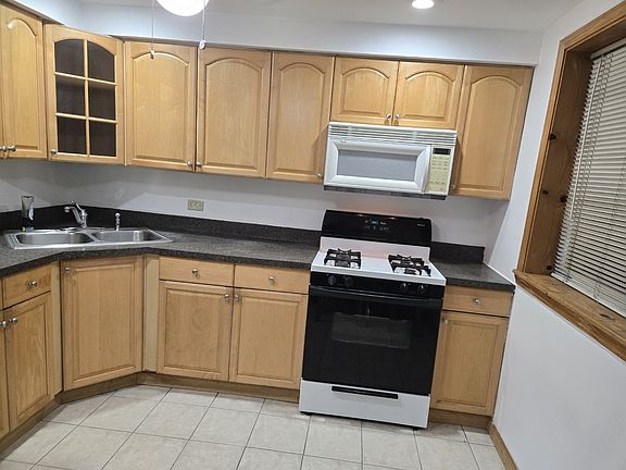 3rd image of 10138 Hartford Ct