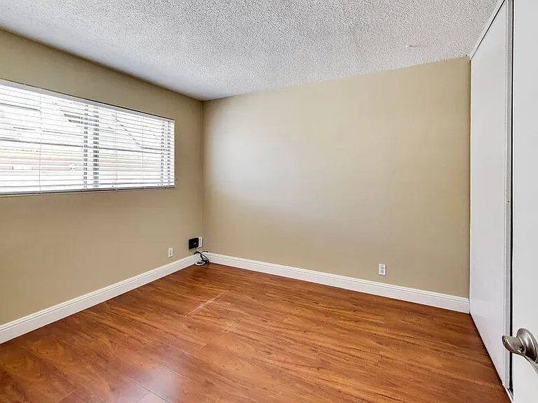 561 S 7th St #5 — Photo 8