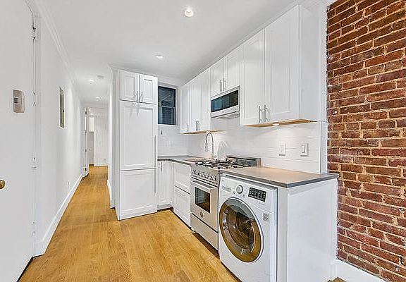 3rd image of 228 E 27th St APT 5B