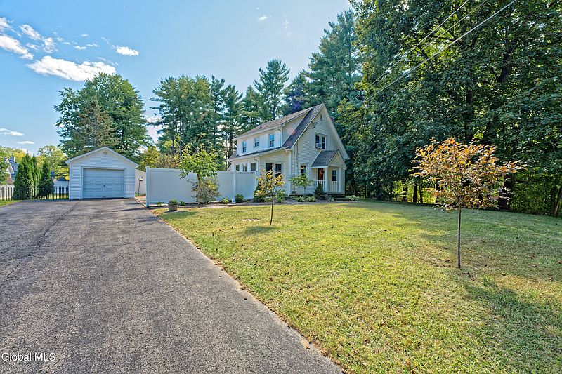 3rd image of 780 Feura Bush Road