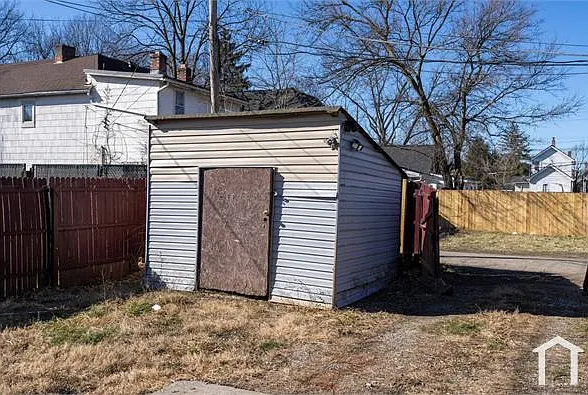 359 Clarendon Ave — Photo 36