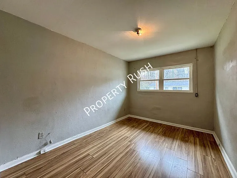 708 W 47th St #A — Photo 12