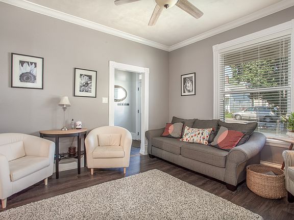 5th image of 2514 Bredell Ave