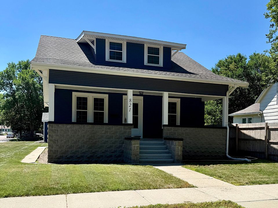 1st image of 821 E 2nd Ave