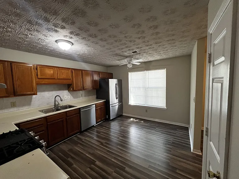 6617 Meadow Green Cir — Photo 5