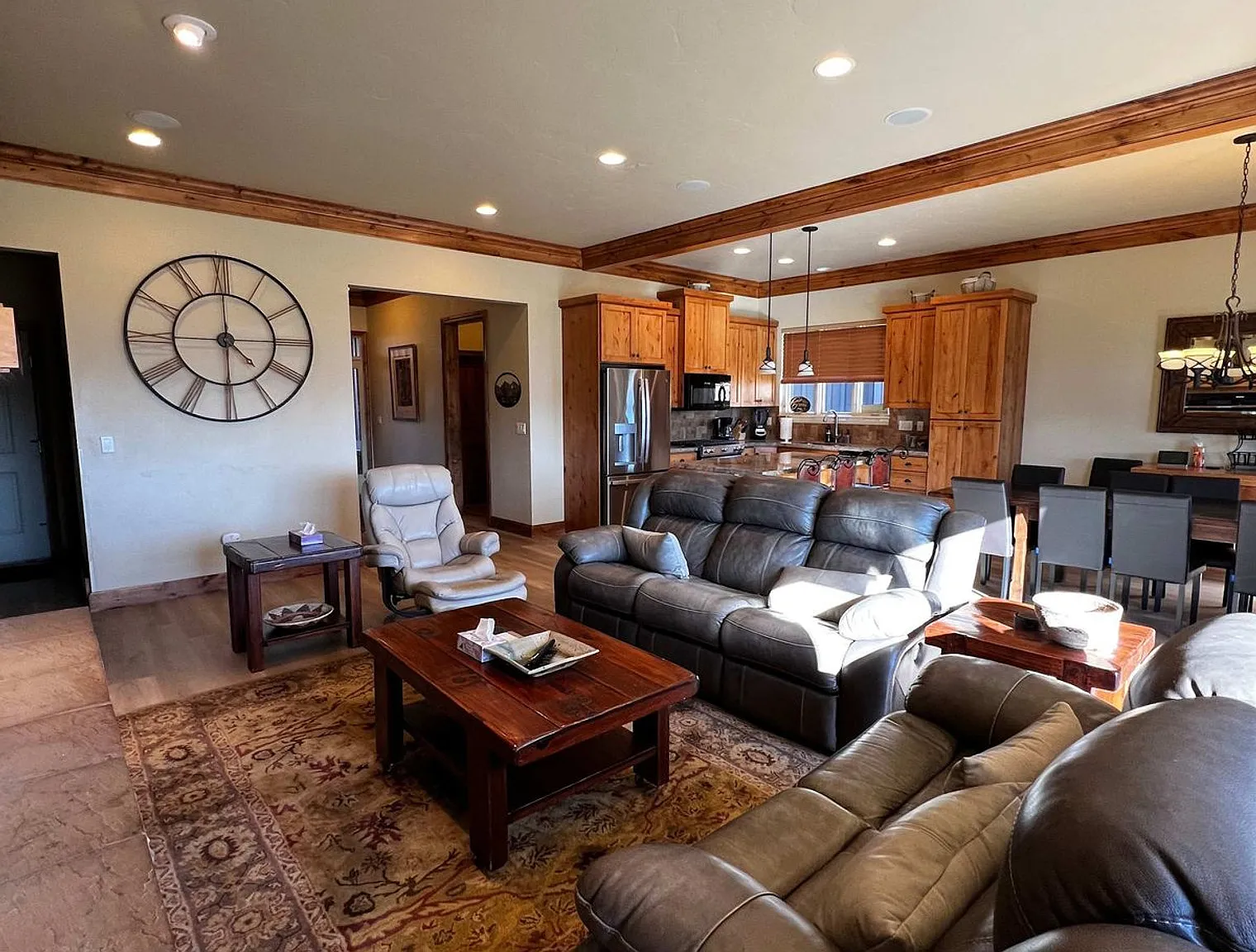 8 bed, 5.0 bath, 5597 sqft, $14,343 — Photo 2