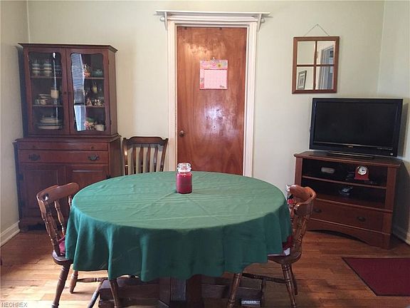 4th image of 445 Wolcott Ave