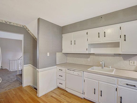 5th image of 505 Oak Hill Ct
