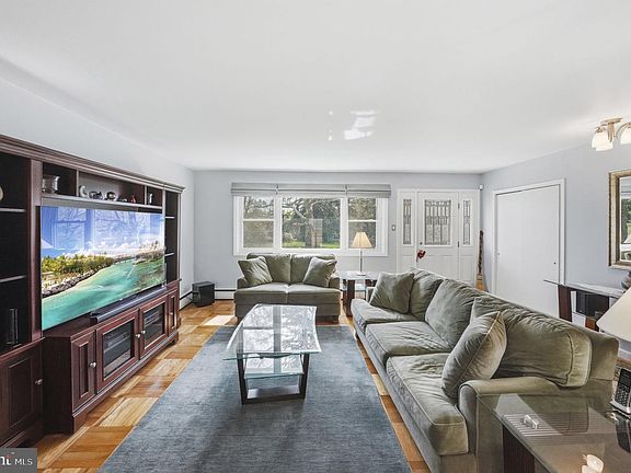 5th image of 28 Green Ridge Rd