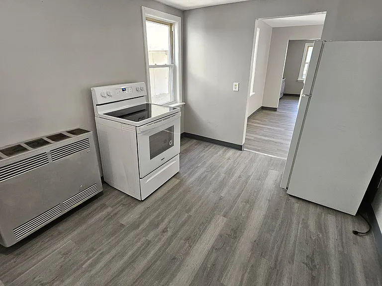 12 Van Buren St #A — Photo 14