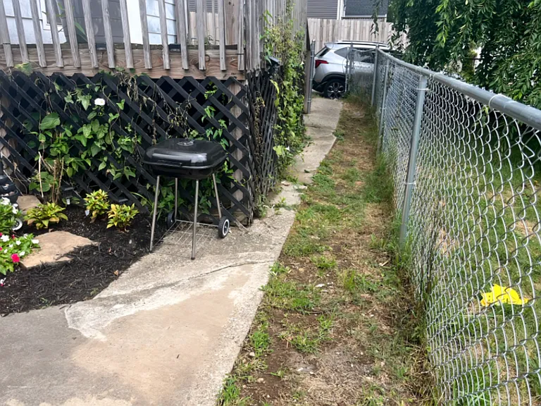 Private fenced in walkway with street access