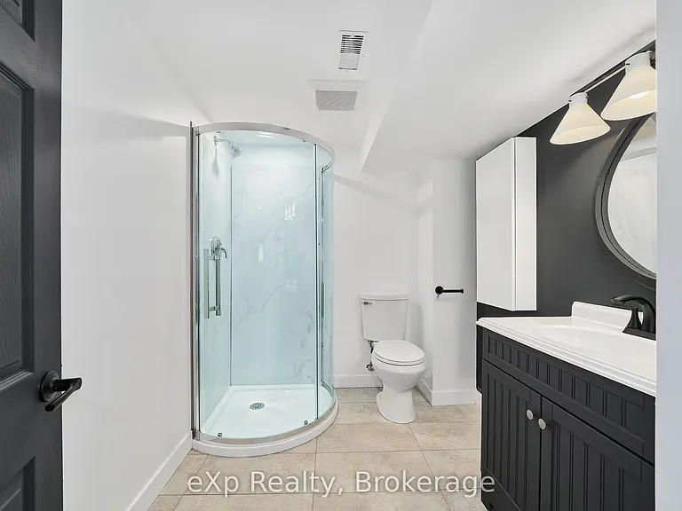 111 Riverside Dr N — Photo 32