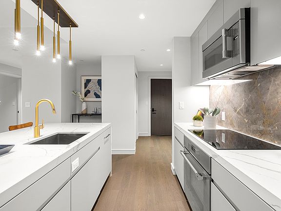 4th image of 55 Lagrange St #1901