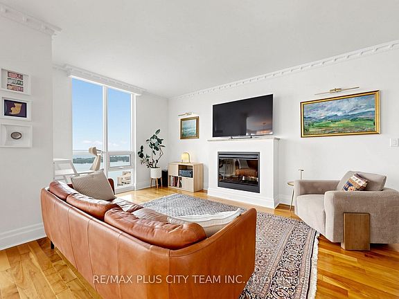 2nd image of 16 Harbour St #5005