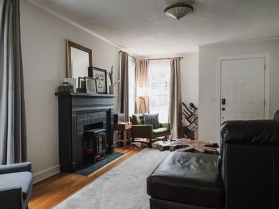 3rd image of 731 Ockley Dr