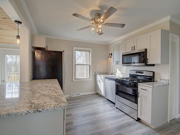 4th image of 93 Goodridge Dr
