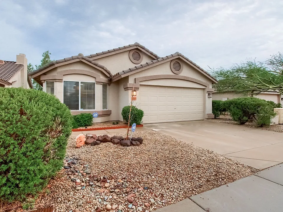 3033 E Wahalla Ln