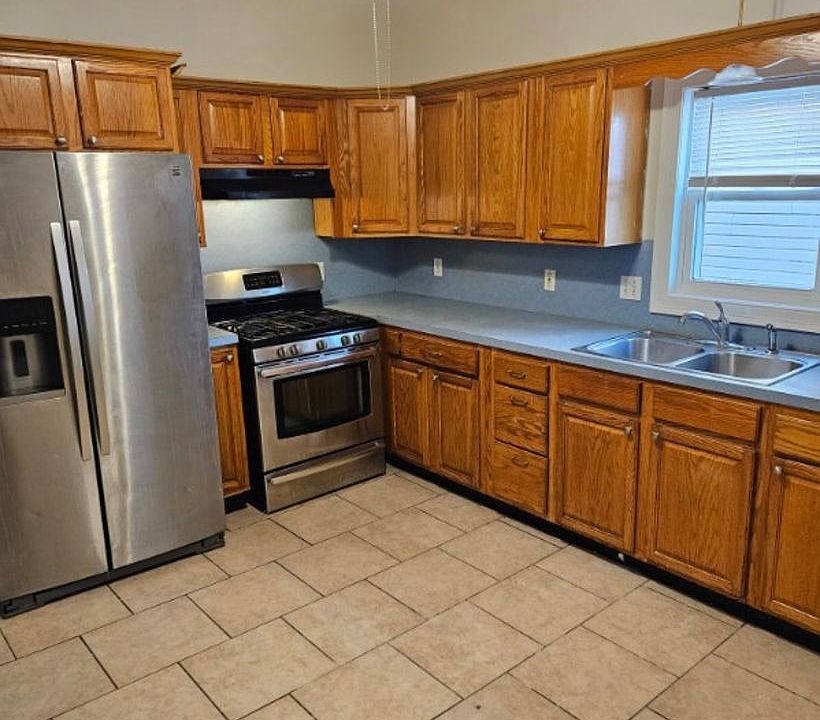 16 Charles Street Apartment Rentals Chicopee, MA Zillow