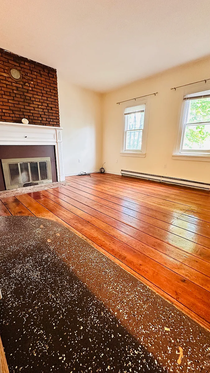 Building Photo - 107 S River St #3