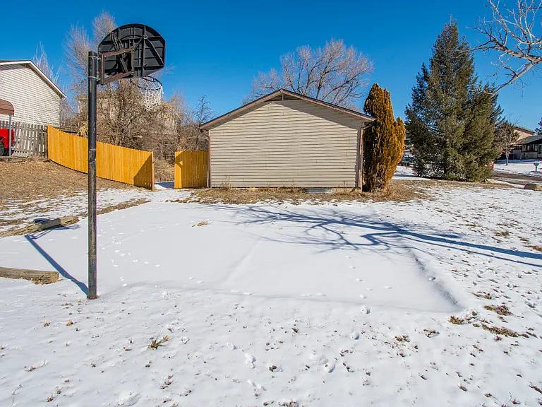 2740 El Capitan Dr — Photo 14